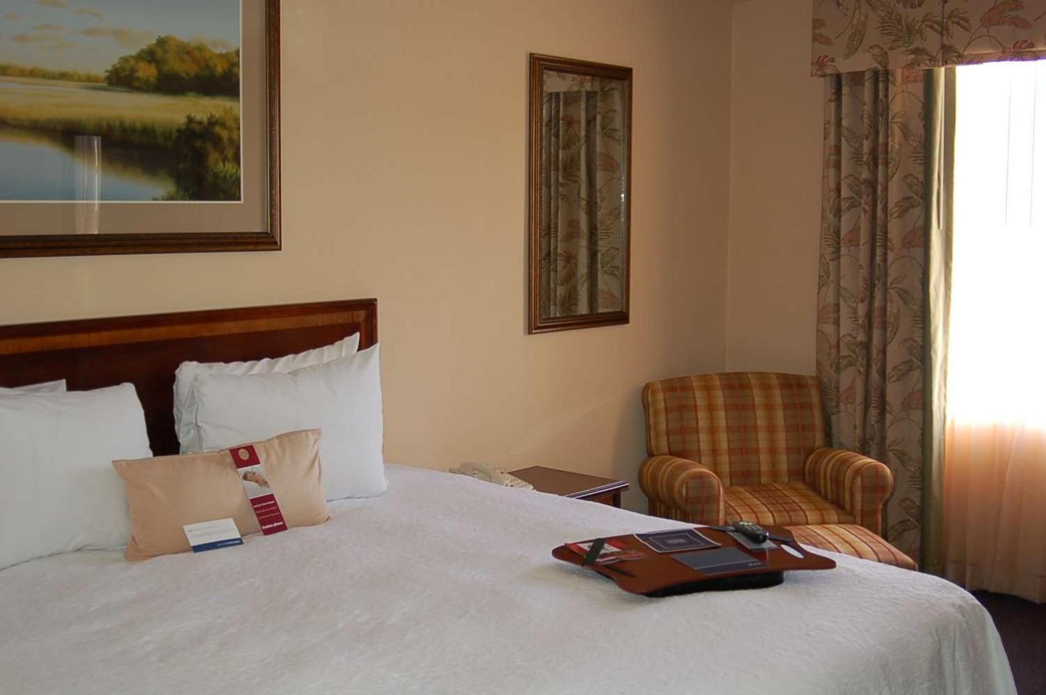 Hampton Inn Charleston-Historic District Номер фото